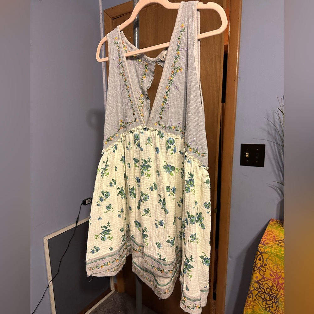 POL Sleeveless Floral top with Embroidery